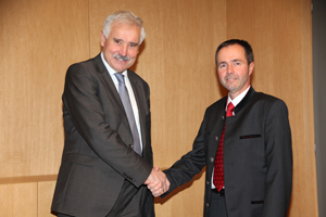 El presidente saliente de VI.P, Karl Dietl, junto con el nuevo presidente, Thomas Oberhofer (de izq. a dcha).